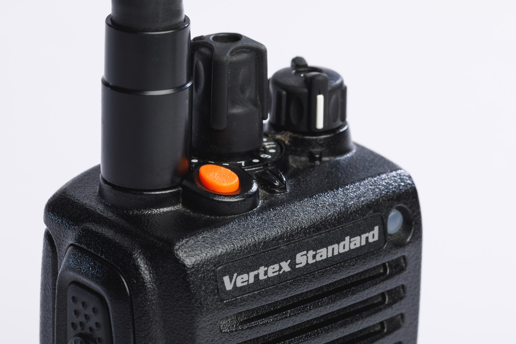 Sikringsradioen-Vertex-Standard-001